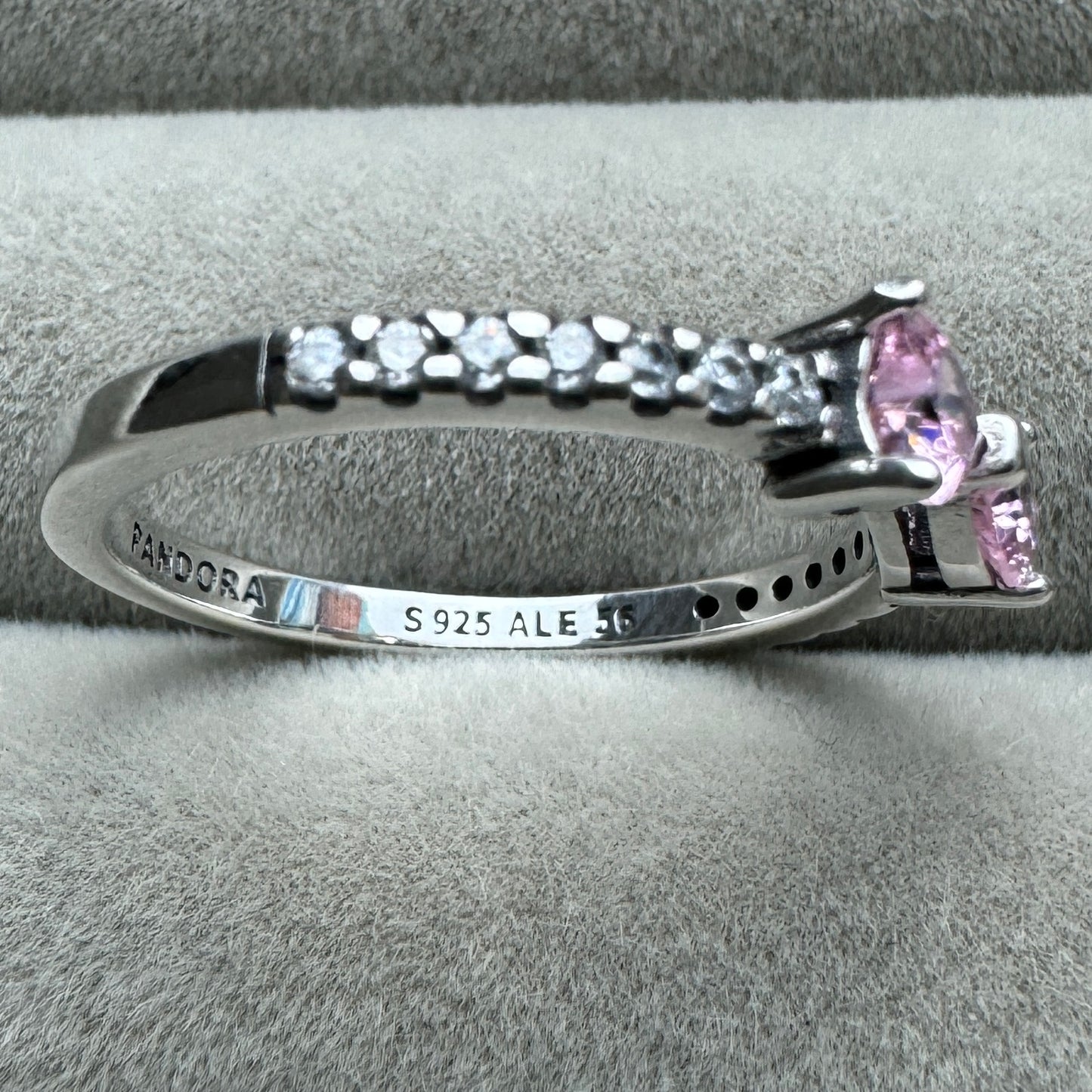 Anillo Moño Rosa Brillante Pandora Vista Lateral