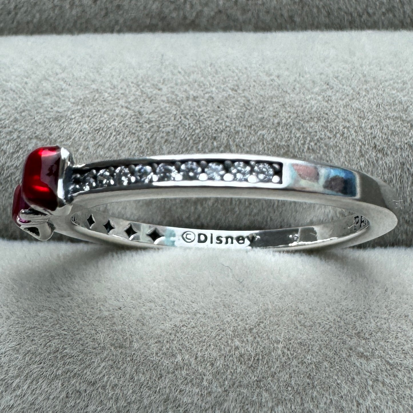 Anillo Princesa Blanca Nieves Disney Pandora Vista Del Costado