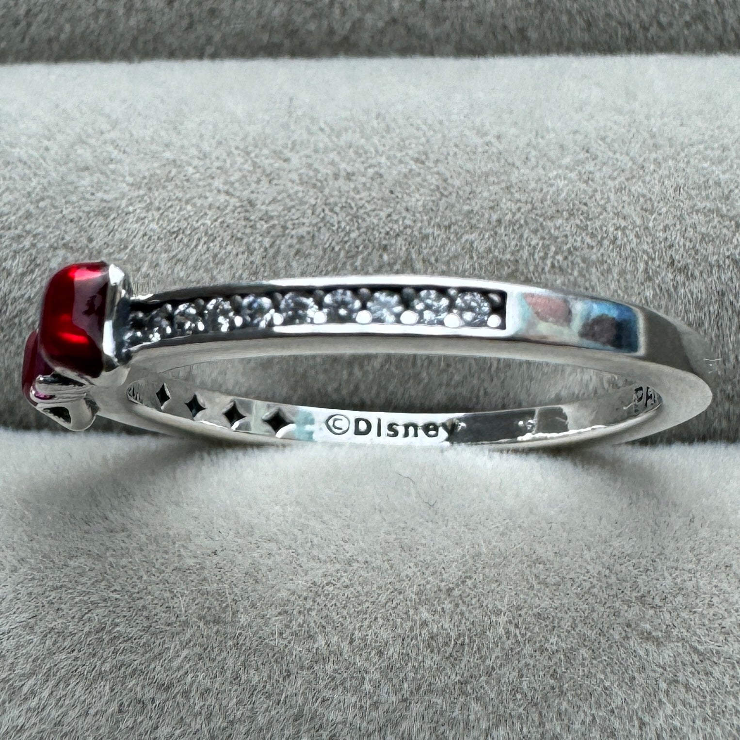 Anillo Princesa Blanca Nieves Disney Pandora Vista Del Costado