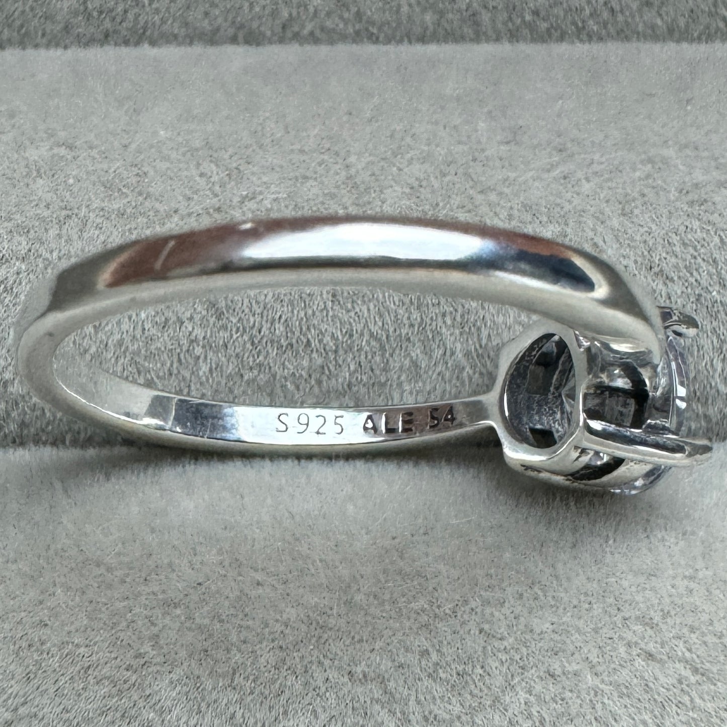 Anillo Zirconia Brillante Pandora Vista Lateral