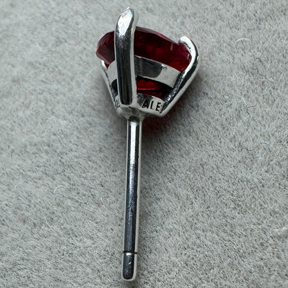 Aretes Corazón Nivelado Rojo Brillante Pandora Vista Del Costado