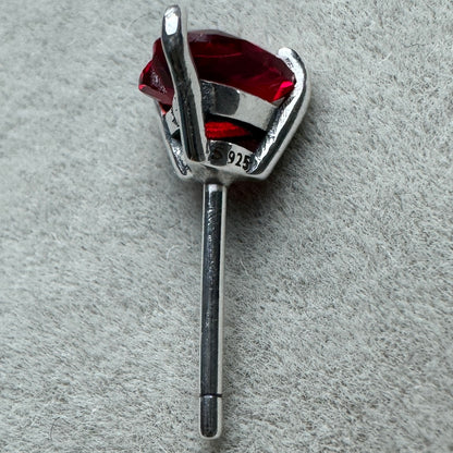 Aretes Corazón Nivelado Rojo Brillante Pandora Vista Lateral