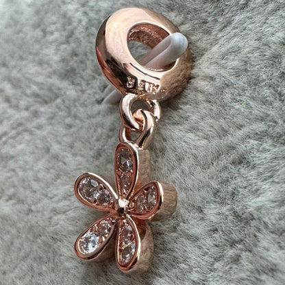 Charm Colgante Flor Brillante Baño Rosa