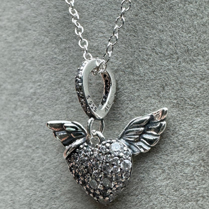 Collar Pavé Corazón Y Alas De Ángel 45 cm (Ajustable a 42 y 39 cm)