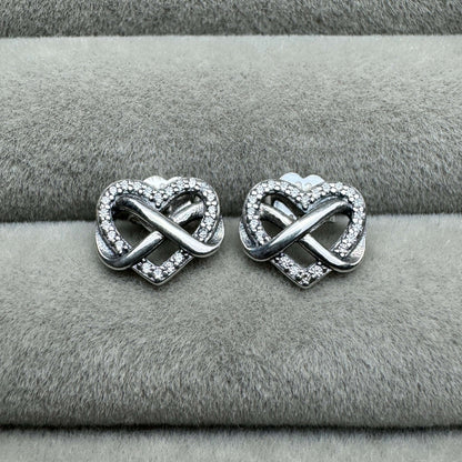 Aretes De Botón Corazón Infinito Brillante