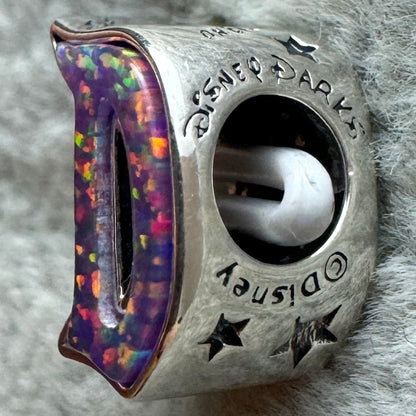 Charm Letra D Opalescente Disney Parks