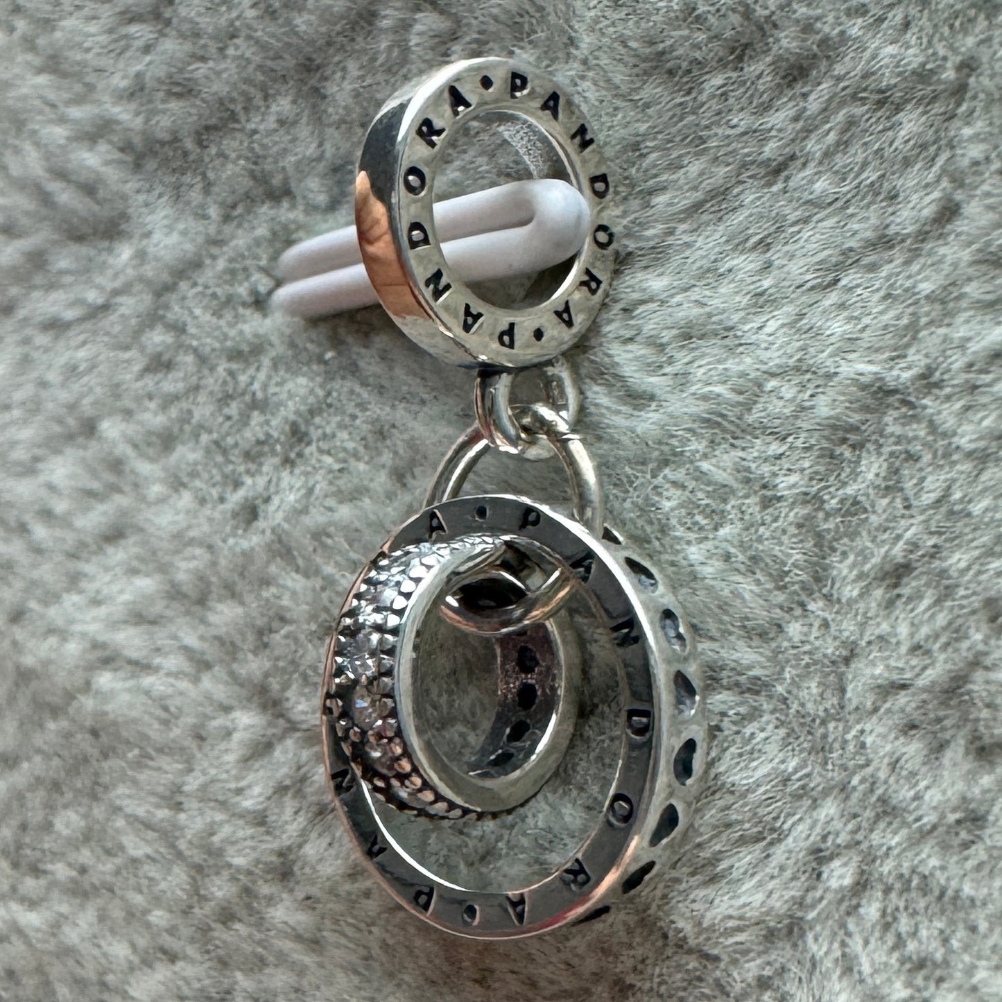 Charm Colgante Logotipo Con Zirconias