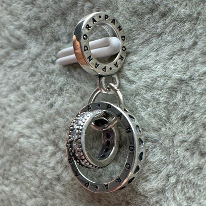 Charm Colgante Logotipo Con Zirconias