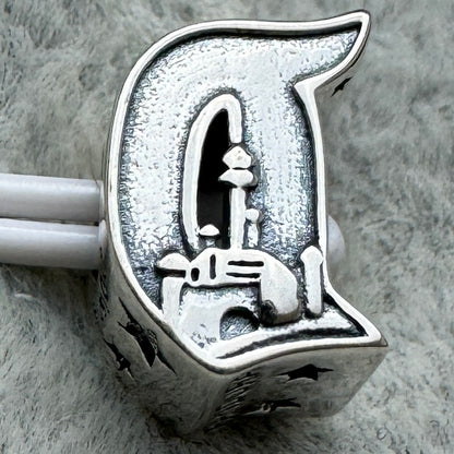 Charm Letra D Opalescente Disney Parks