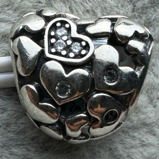 Charm Corazón Y Corazones Pequeños