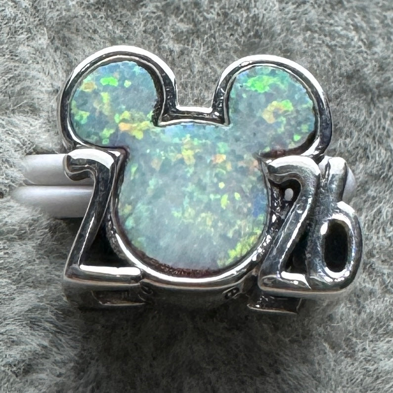 Charm Mickey Opalescente 2026