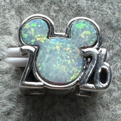 Charm Mickey Opalescente 2026