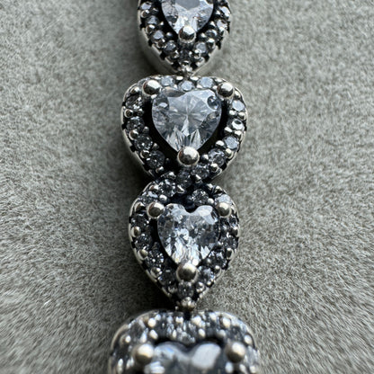 Brazalete Corazones Halo Pandora Vista De Cerca