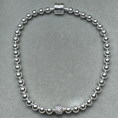 Brazalete De Cuentas Y Pavé Pandora Vista Desde Atrás