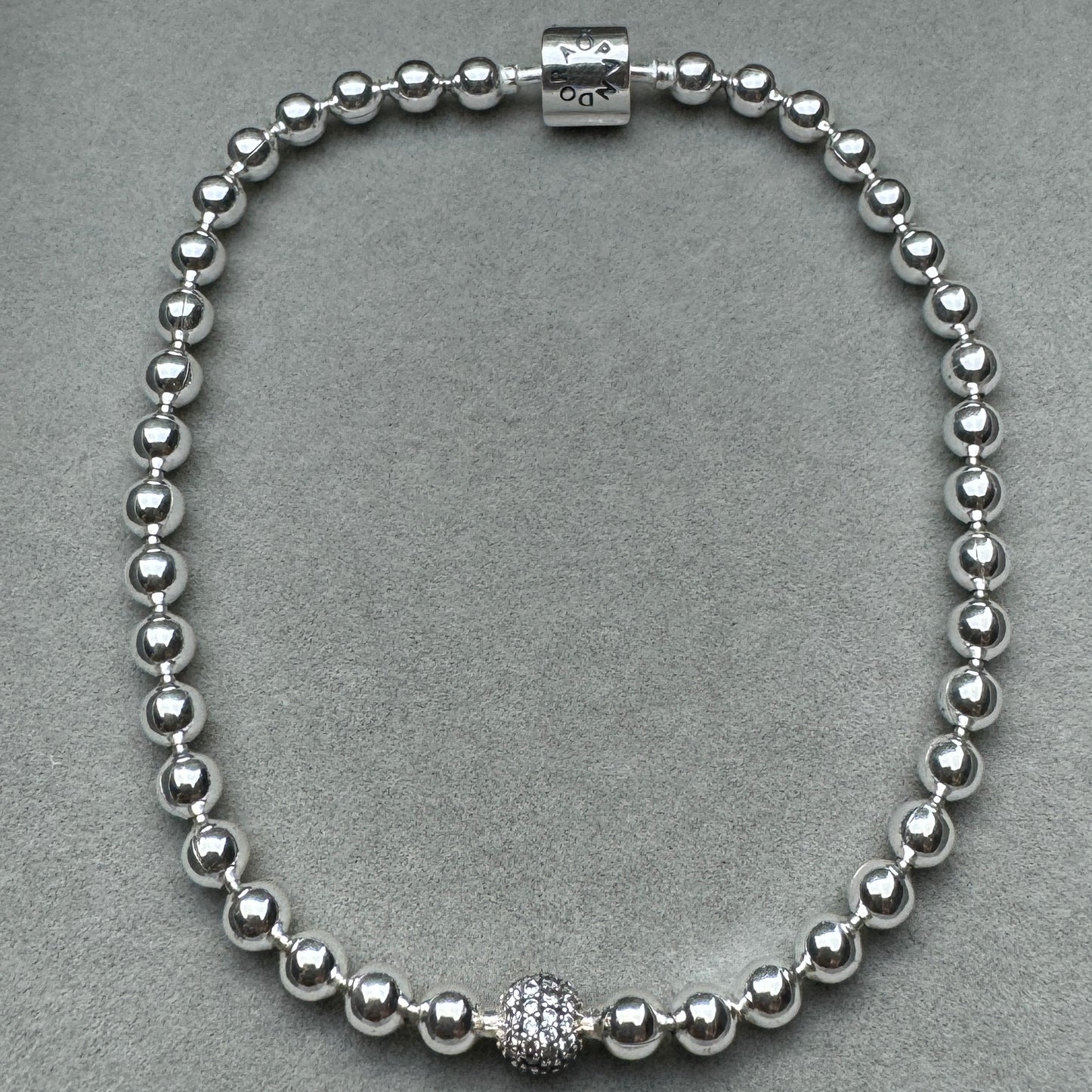 Brazalete De Cuentas Y Pavé Pandora Vista Frontal