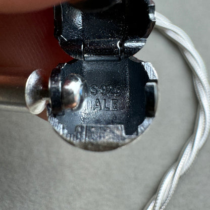 Brazalete Flexible Cadena Trenzada Pandora Vista Del Grabado Interior Del Broche