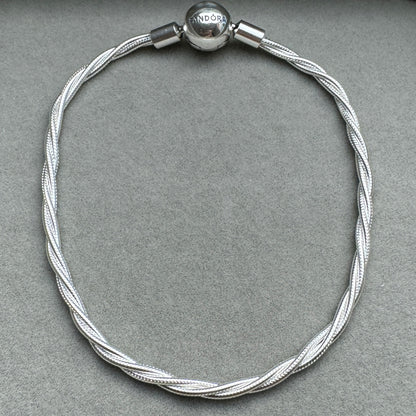 Brazalete Flexible Cadena Trenzada Pandora Vista Desde Atrás