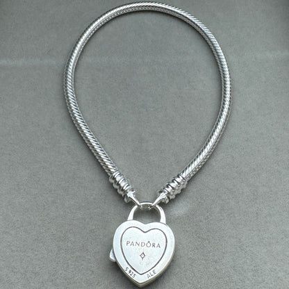 Brazalete Flexible Candado Corazón Castillo De Disney Parks Pandora Vista Desde Atrás