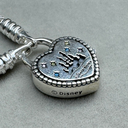 Brazalete Flexible Candado Corazón Castillo De Disney Parks Pandora Vista Lateral Del Broche