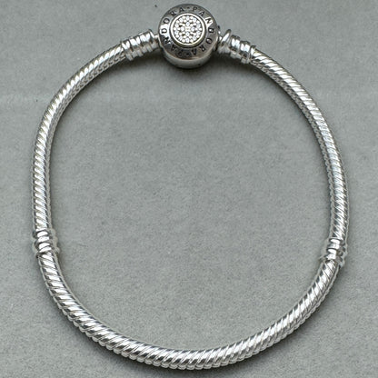 Brazalete Flexible Centro Dorado Logotipo Vista Frontal