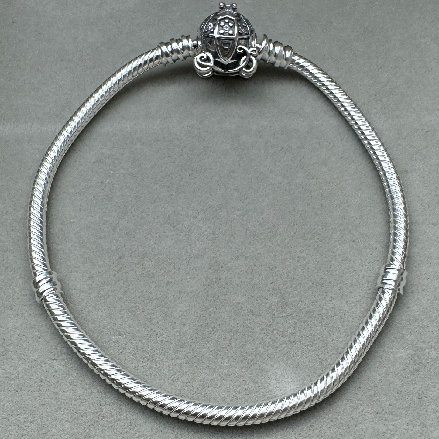 Brazalete Flexible Cierre Carruaje De Cenicienta Disney Pandora Vista Frontal