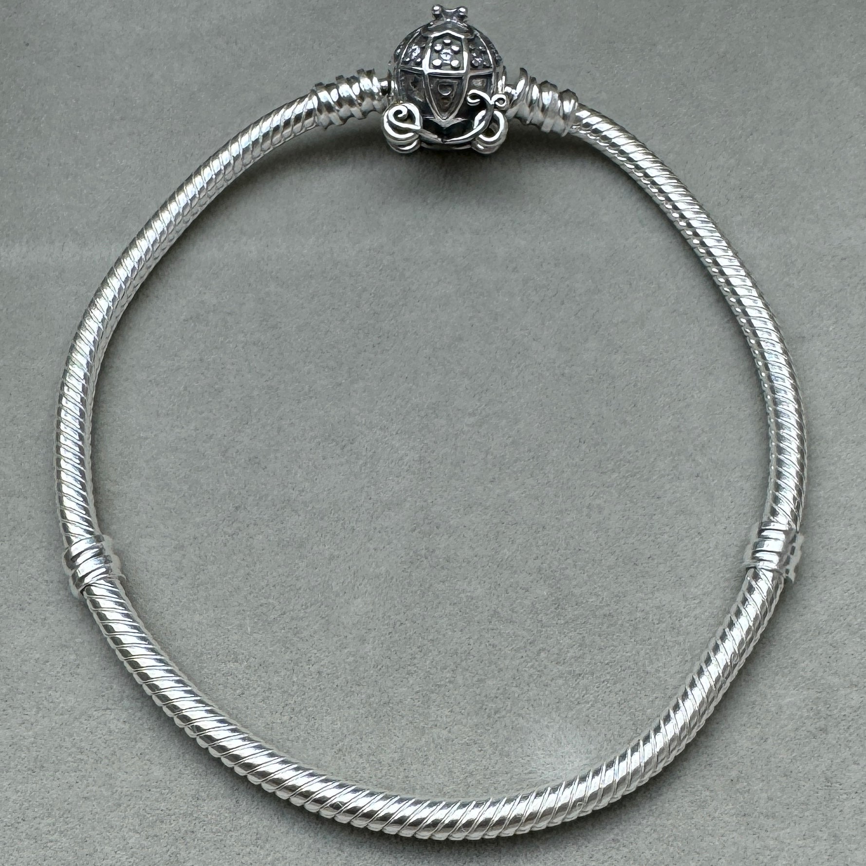 Brazalete Flexible Cierre Carruaje De Cenicienta Disney Pandora Vista Frontal