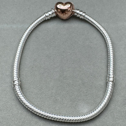 Brazalete Flexible Cierre Corazón Centelleante Oro Rosa Vista Desde Atrás