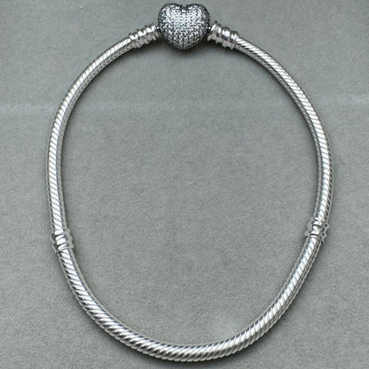 Brazalete Flexible Cierre Corazón Centelleante Pandora Vista Frontal