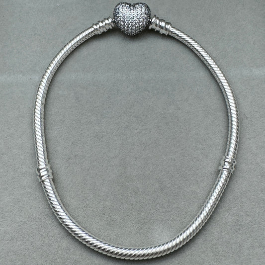 Brazalete Flexible Cierre Corazón Centelleante Pandora Vista Frontal