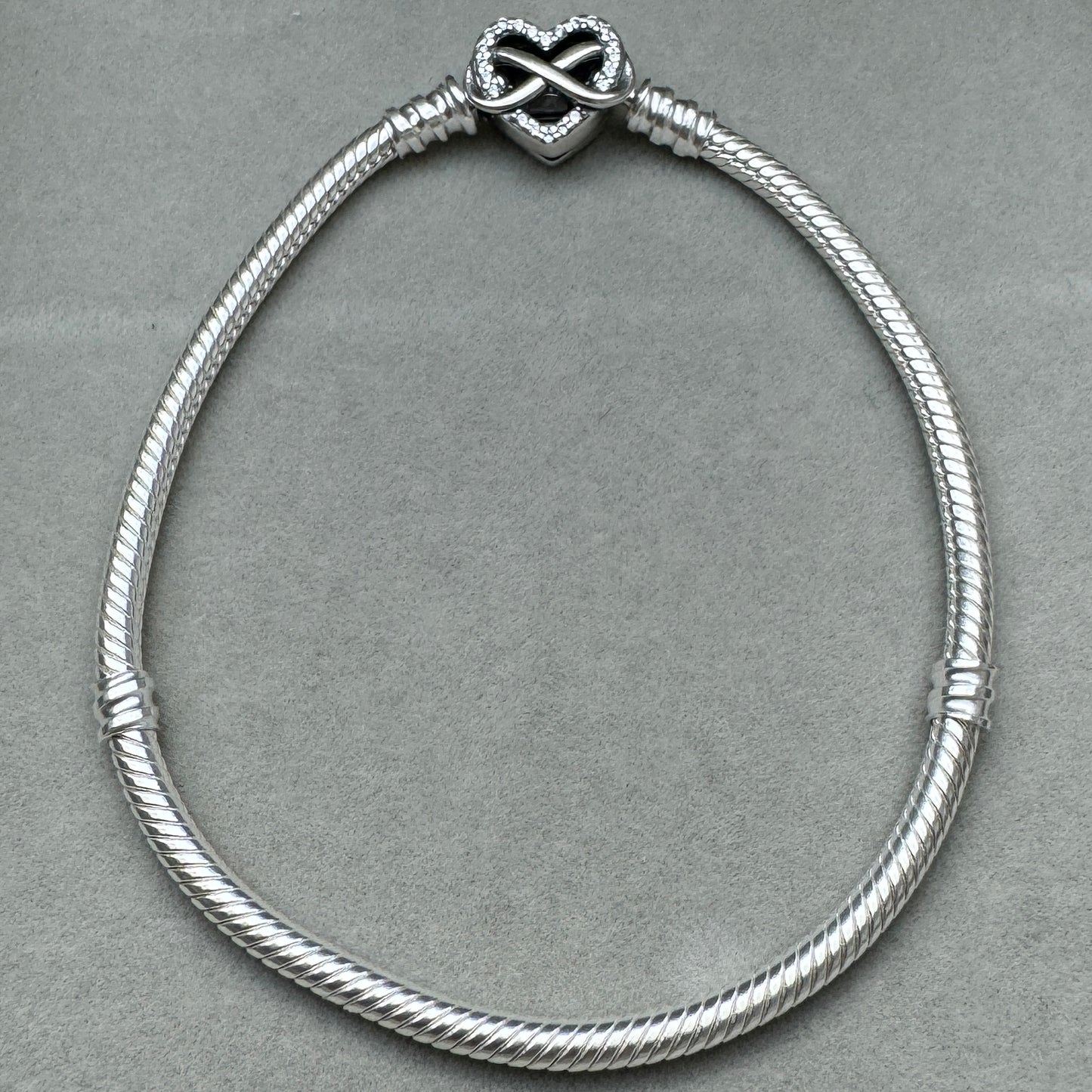 Brazalete Flexible Cierre Corazon Infinito Familiar Pandora Vista Frontal