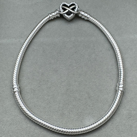 Brazalete Flexible Cierre Corazon Infinito Familiar Pandora Vista Frontal