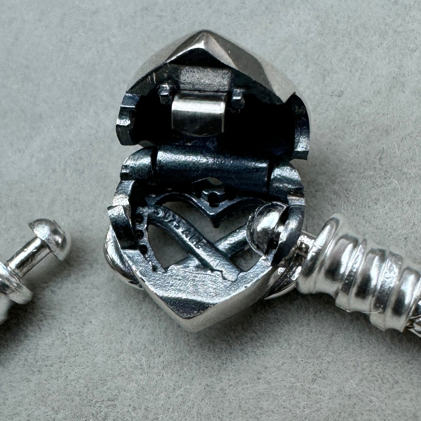 Brazalete Flexible Cierre Corazón Infinito Familiar Pandora Vista Interior Del Broche