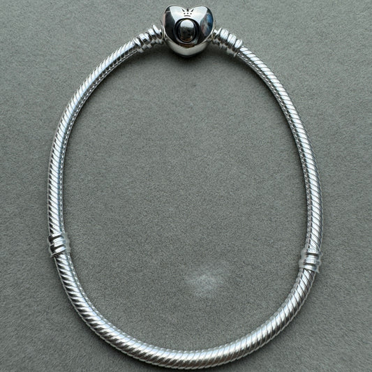 Brazalete Flexible Cierre Corazón Pandora Vista Frontal