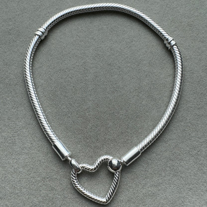 Brazalete Flexible Cierre De Corazón Largo Pandora Vista Desde Atrás