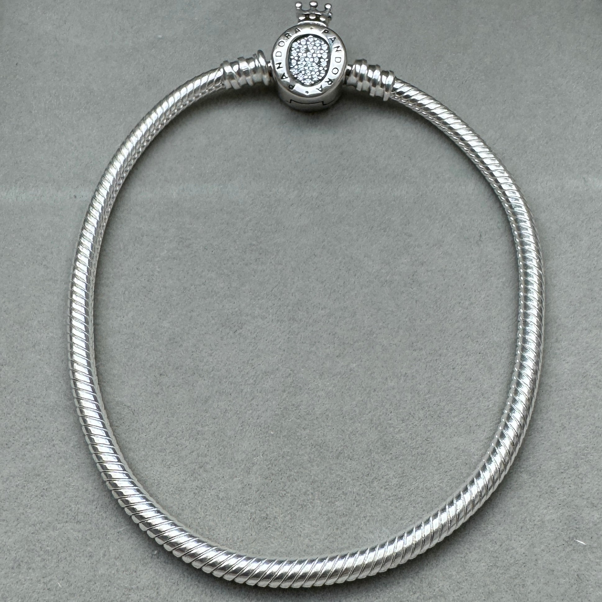 Brazalete Flexible Cierre De Corona Vista Frontal