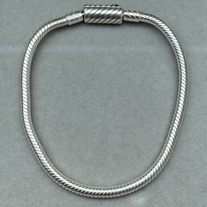 Brazalete Flexible Cierre Deslizante Imán Pandora Vista Desde Atrás