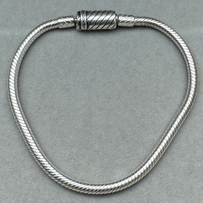 Brazalete Flexible Cierre Deslizante Imán Pandora Vista Frontal