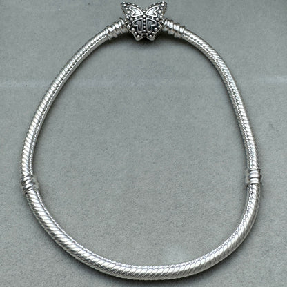 Brazalete Flexible Cierre Mariposa Pandora Vista Desde Atrás