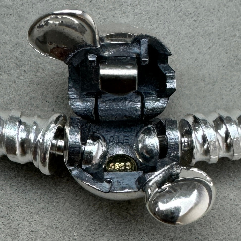 Brazalete Flexible Cierre Mickey 100 Años Disney Vista Del Interior Del Broche