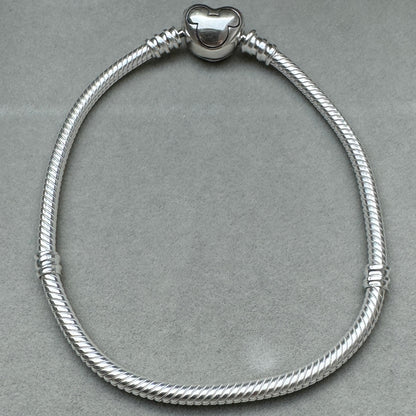 Brazalete Flexible Cierre Mickey Brillante Pandora Vista Desde Atrás
