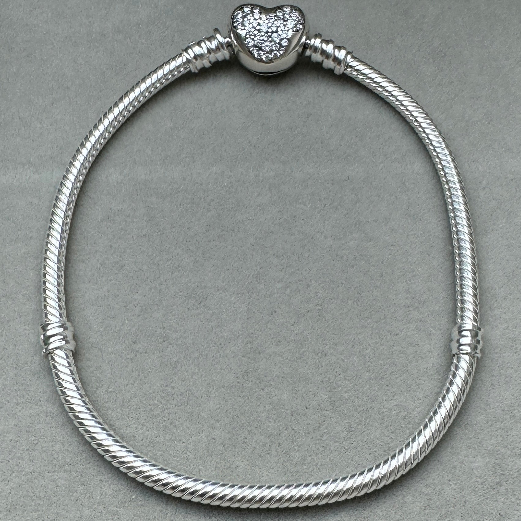 Brazalete Flexible Cierre Mickey Brillante Pandora Vista Frontal