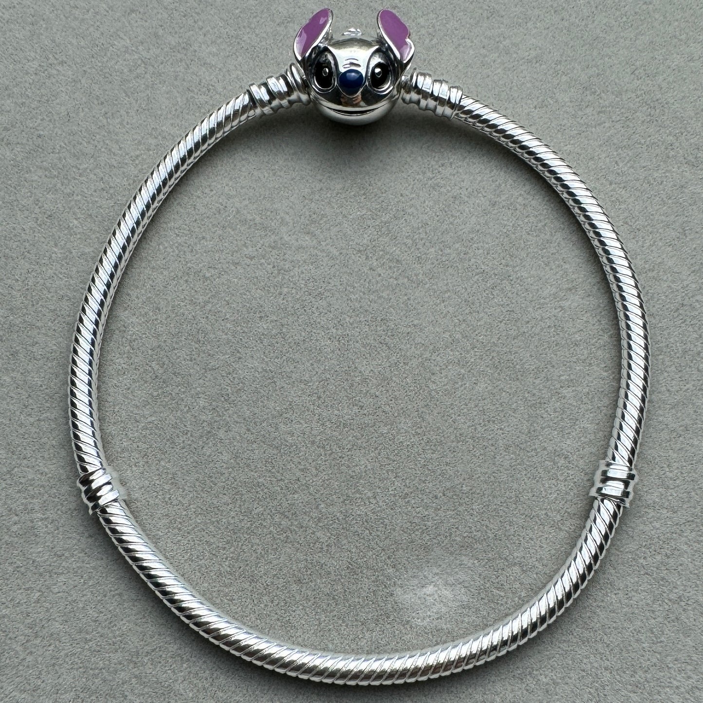 Brazalete Flexible Cierre Silueta Stitch Disney Pandora Vista Frontal