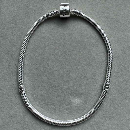 Brazalete Flexible Clásico Pandora Vista Frontal