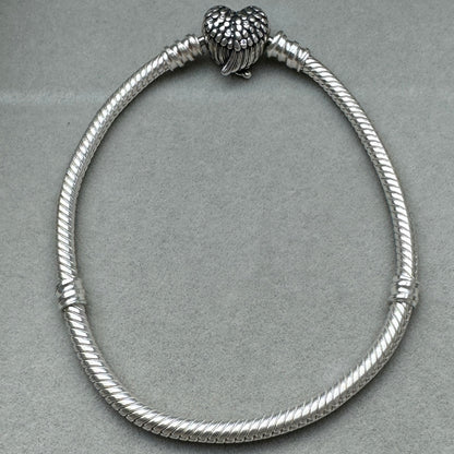 Brazalete Flexible Corazon Con Alas Pandora Vista Frontal