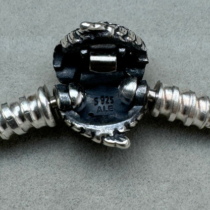 Brazalete Flexible Corazón Con Alas Pandora Vista Del Interior Del Broche