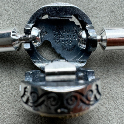 Brazalete Flexible Delgado Juego De Tronos Game Of Thrones Pandora Vista Del Grabado Interior Del Broche