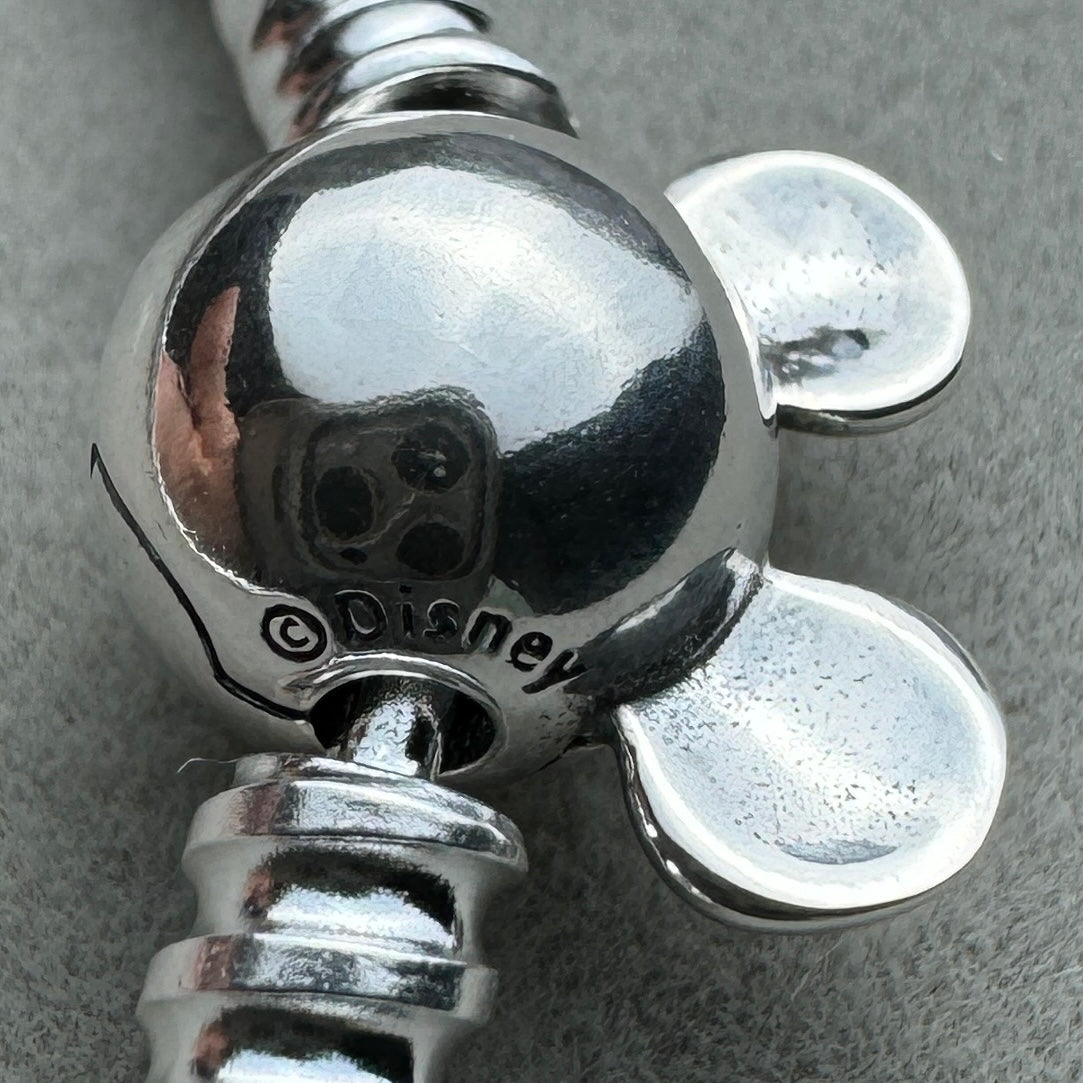Brazalete Flexible Mickey Liso Disney Pandora Vista Del Costado Del Broche