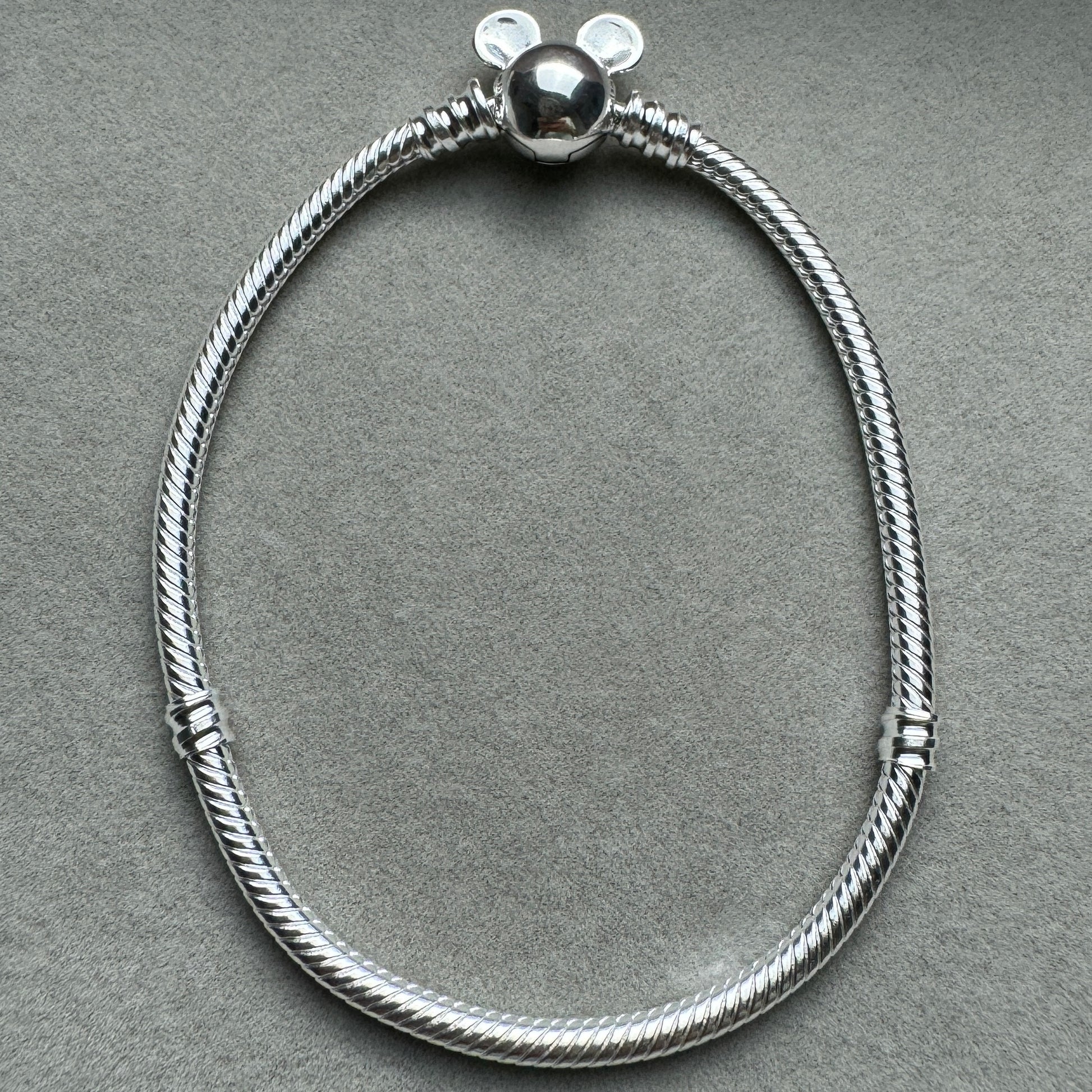 Brazalete Flexible Mickey Liso Disney Pandora Vista Desde Atrás