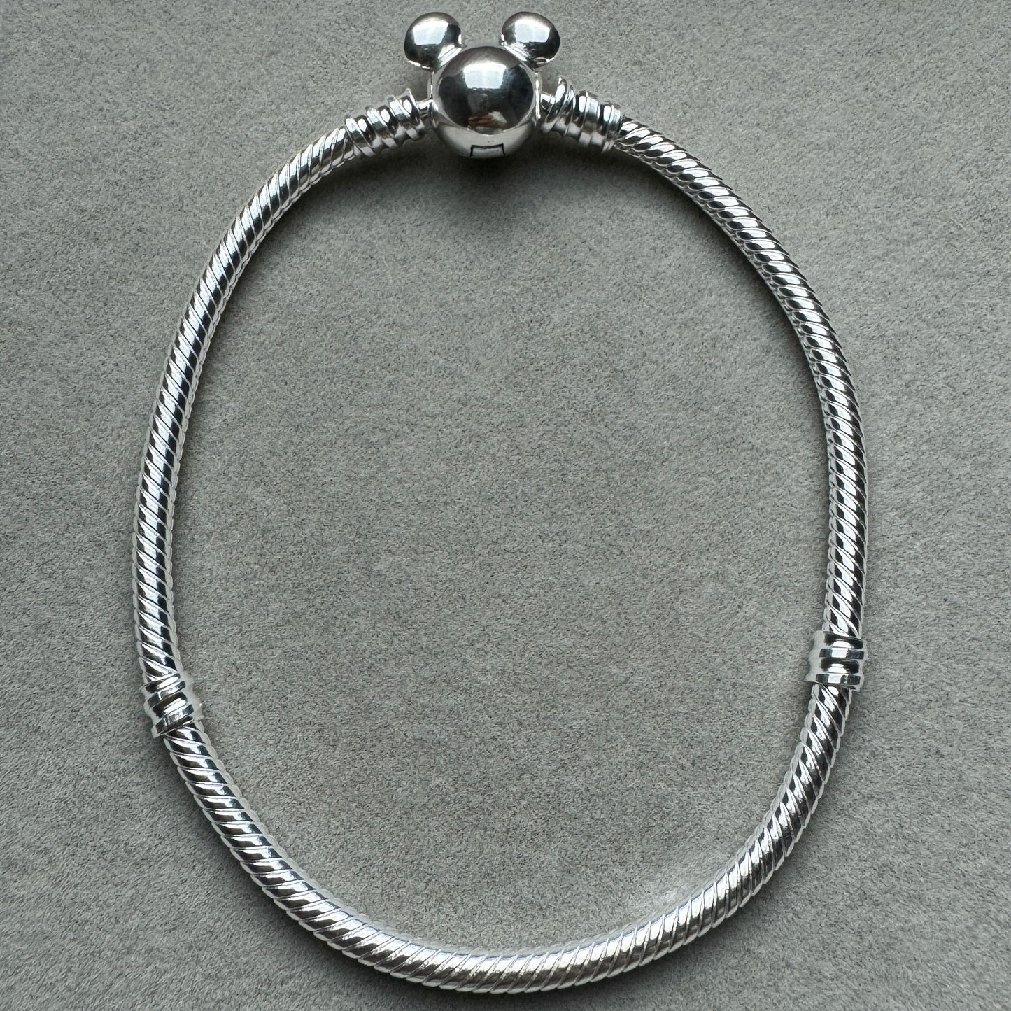 Brazalete Flexible Mickey Liso Disney Pandora Vista Frontal