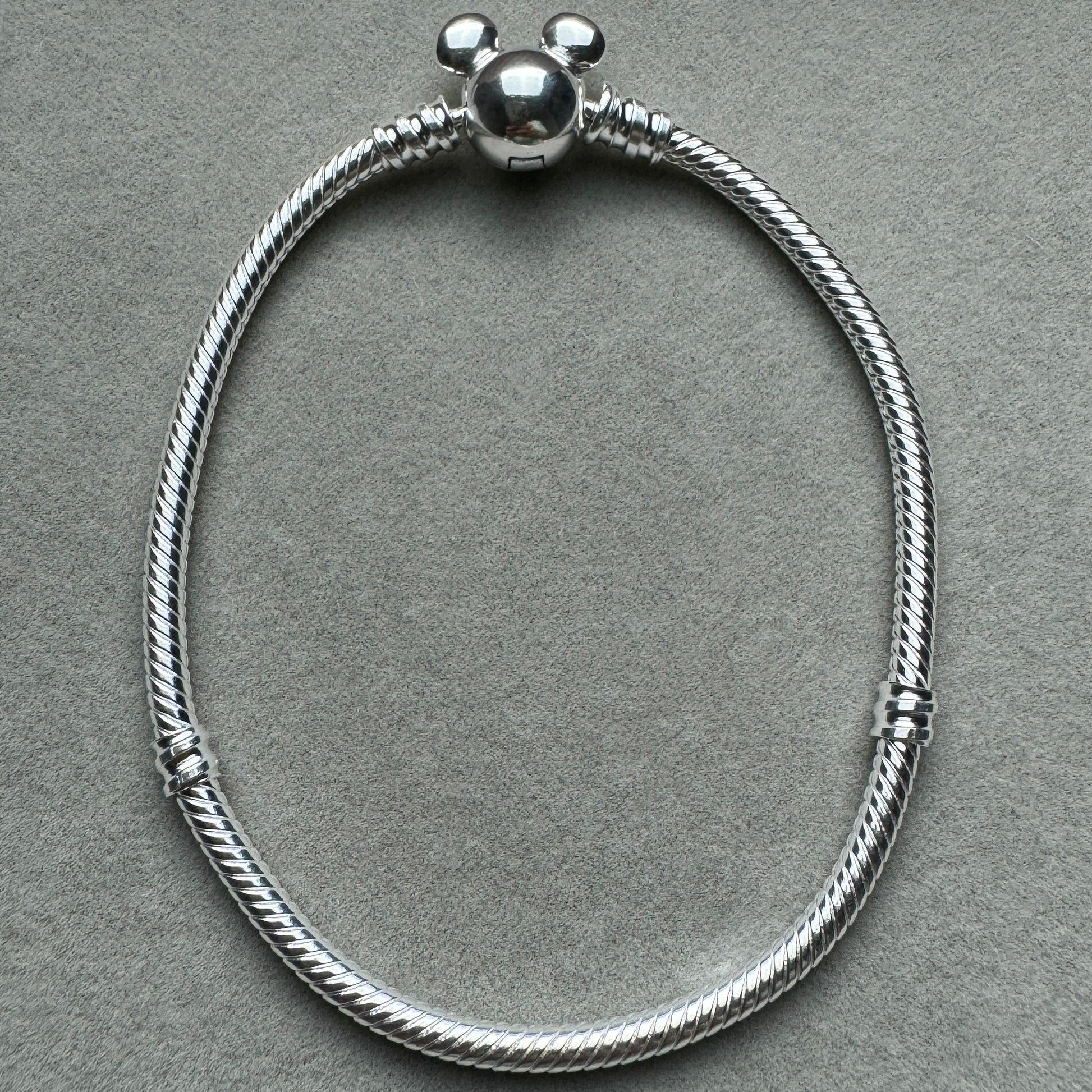 Brazalete Flexible Mickey Liso Disney Pandora Vista Frontal